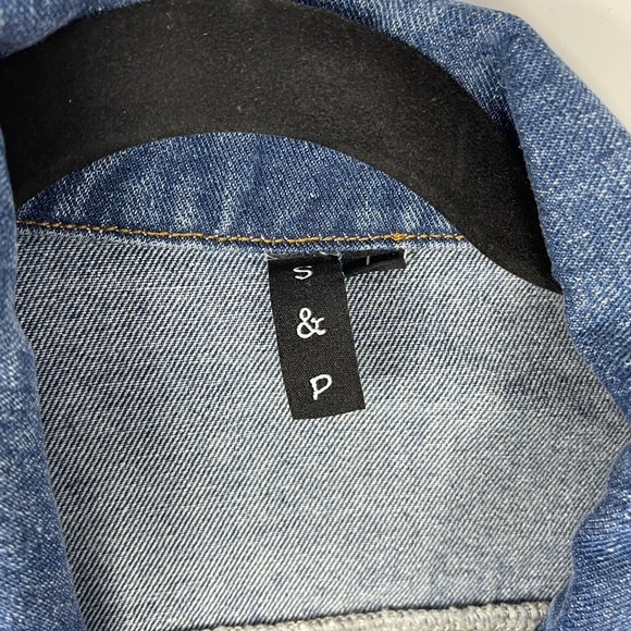 New without tags distressed Jean jacket L - Picture 3 of 8
